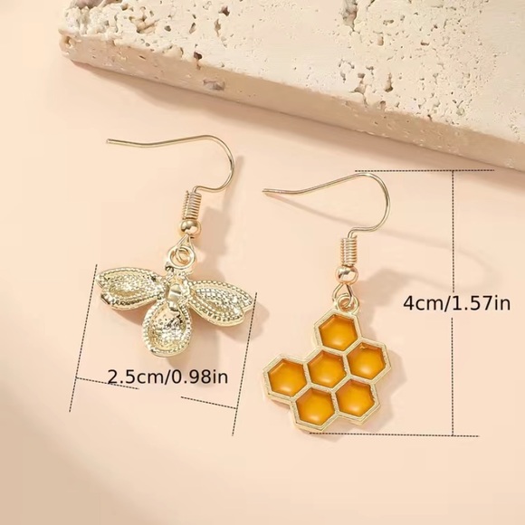 Novelty Gold Bumble Bee Honeycomb Mismatch Earrings Set Dangle Drop - Picture 6 of 7